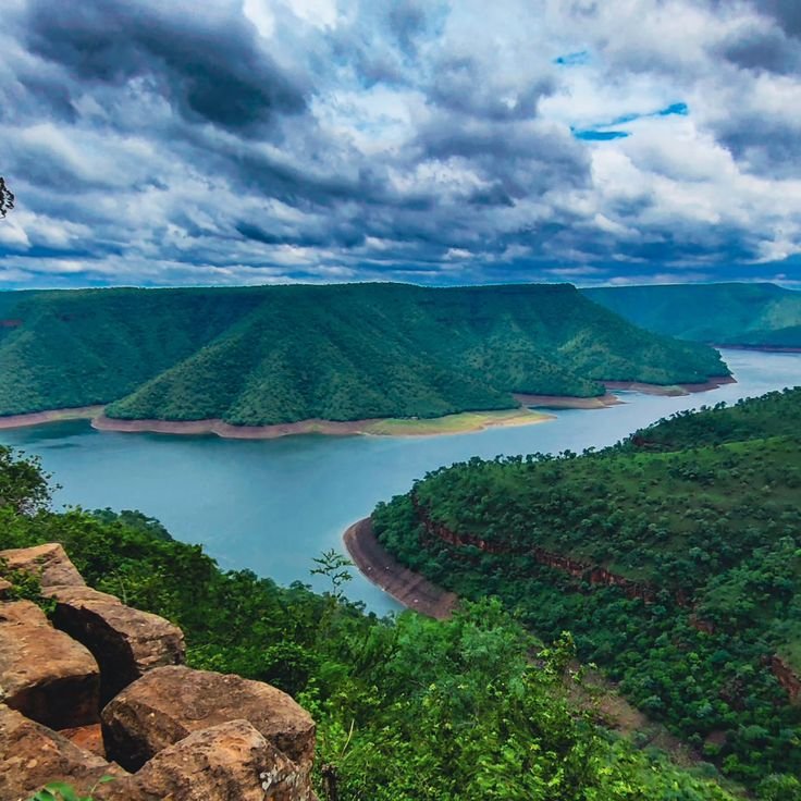 Nallamala Hills, featuring lush green forests, scenic mountain views and beautiful natural landscapes in Andhra Pradesh